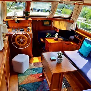 motor-yacht-amstelle.amsterdamhotelsnl.com/